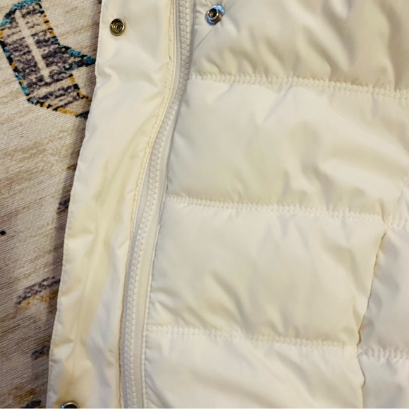 ⭐️ GAP Cream Zipper & Snap Puffer Vest - Picture 7 of 7